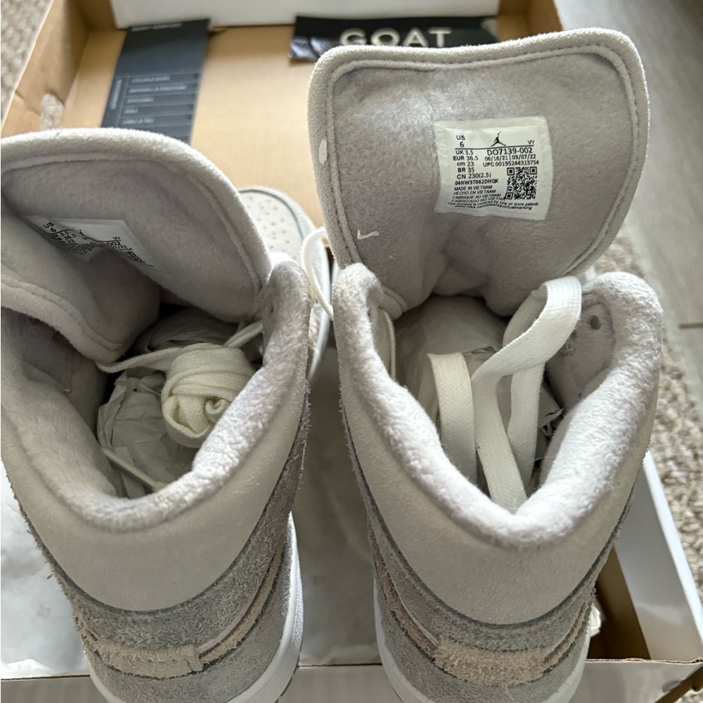 WMNS AIR JORDAN 1 MID SE 6. New W/tag - Picture 4 of 8